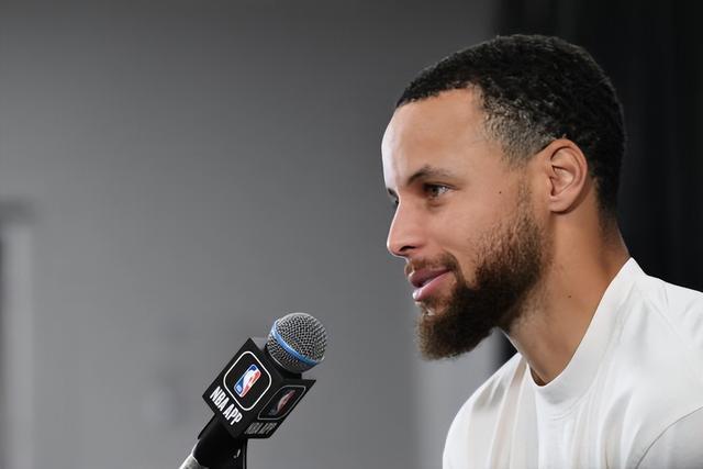 孔帕尼：卡尔能否和梅西相比？我们只想让他成为最好的卡尔（孔帕尼谈卡尔与梅西：不做对比，只希望他成为最好的卡尔）