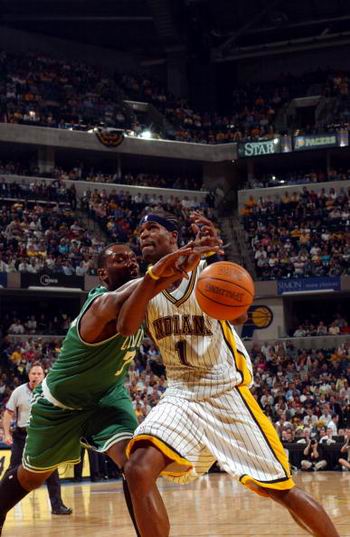 有惊无险，小麦和孔蒂所乘飞机警告灯误报导致飞机迫降（虚惊一场，小麦与孔蒂所乘航班因警报灯误报紧急降落）