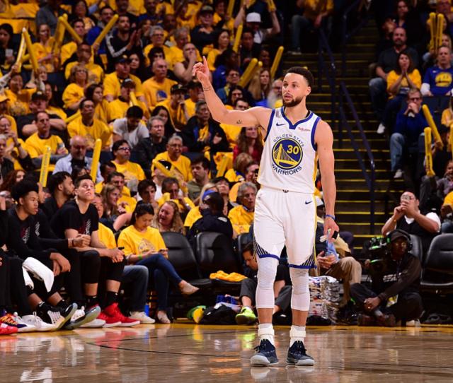 博洛尼亚2-0那不勒斯，达林加破僵，卢库米锁定胜局（博洛尼亚2比0击退那不勒斯，达林加先拔头筹、卢库米终结悬念）