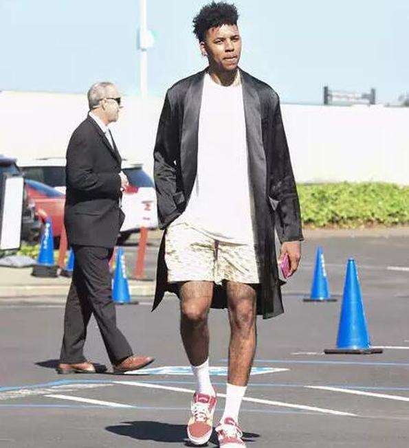 海港vs首尔：2外援PK4外援，蒯纪闻、张琳芃先发，林加德出战（海港战首尔：外援2比4，蒯纪闻张琳芃先发，林加德登场）